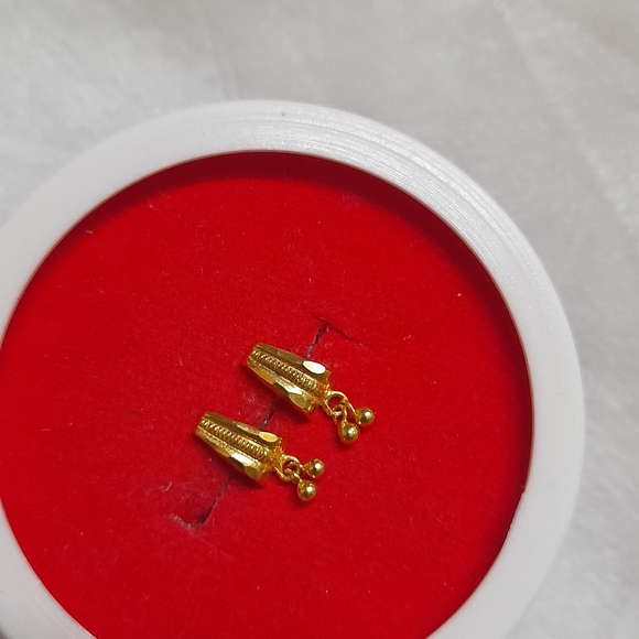 Beautiful new small earrings - Picture 7 of 10